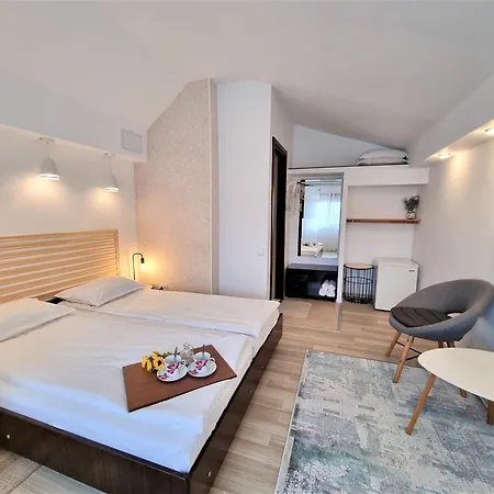 Privatunterkunft Casa Eladi