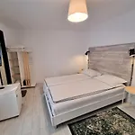 Casa Eladi Homestay *