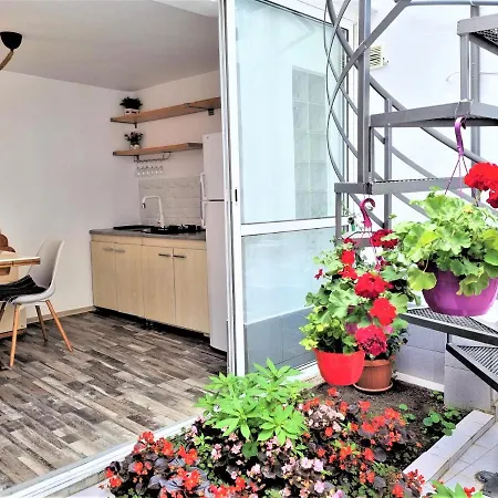 Проживание в семье Casa Eladi *